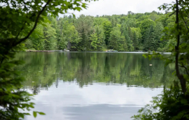 L’accès aux lacs et aux rivières de plus en plus difficile au Québec