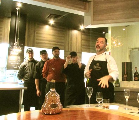 roger huet le chef et son quipe sr
