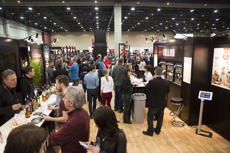 revue le sivsq devoile encore de nouvelles surprises vue foule