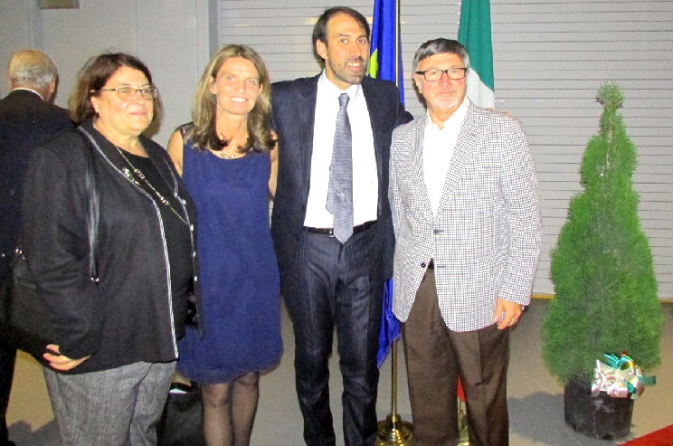 Le Consul General ditalie et Mme. Michaela Verga avec 2 invités