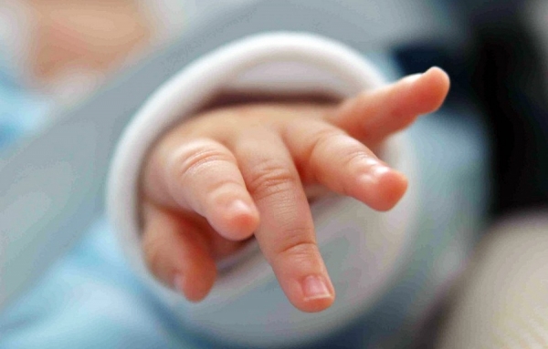 Les doigts du nouveau-né