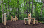 Les Hurons-Wendat: Une invitation à la création et à la découverte sensorielle du territoire qui intègre des éléments de la culture huronne-wendate.