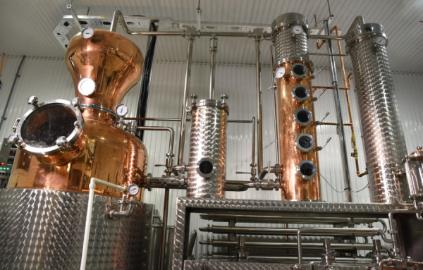 Un fleuron québécois au bord du gouffre : plusieurs microdistilleries québécoises devront bientôt fermer