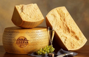 Record Guiness - 1008 meules de fromage parmigiano reggiano coupées simultanément au Canada