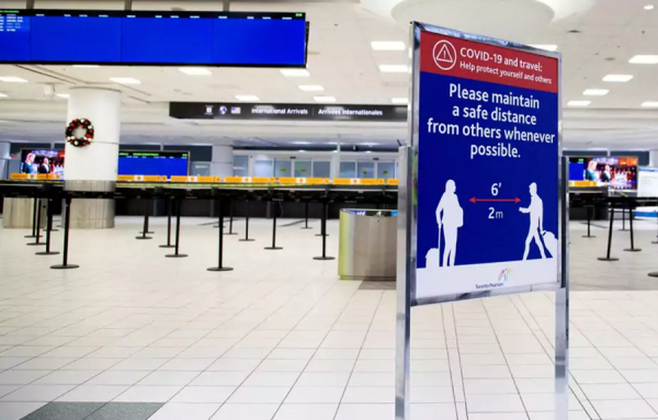 De longs retards dans les aéroports à cause des mesures sanitaires