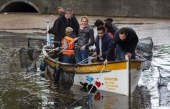 À Amsterdam, les croisières se réinventent avec la pêche au plastique