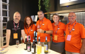 Éric Desroches, juge au badminton aux Olympiques de Paris, est bénévole au Festival des vins de Saguenay