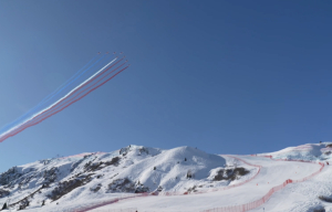 La photo du jour, le survol de la patrouille de France pour rendre hommage aux athlètes. 