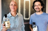François Pouliot, propriétaire du Verger Hemmingford, et Daniel Brongo, maître distillateur, ont concocté une gamme de spiritueux « 100 % québécois » avec Guy Lafleur