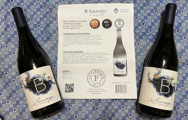 M&eacute;daill&eacute; de bronze, B Sauvage vin de bleuet pour le cong&eacute; de la Saint-Jean... et tout l'&eacute;t&eacute;