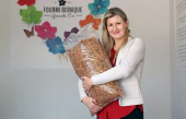 Geneviève Gagnon, présidente fondatrice de La Fourmi Bionique, affiche fièrement ses nouvelles certifications