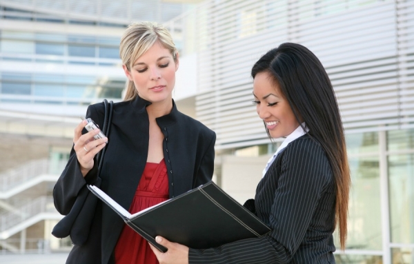 Virginie Delanoe recherche activement un emploi en soutien commercial, administratif ou dans la communication ou le marketing