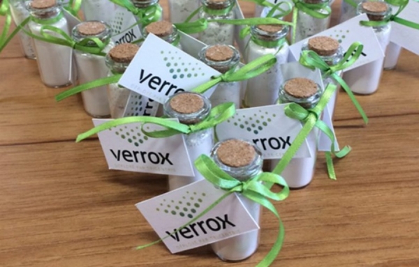 Des toitures en verre recyclé - On a besoin de votre aide svp