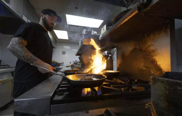 Des restaurateurs plaident pour le partage des recettes entre serveurs et cuisiniers