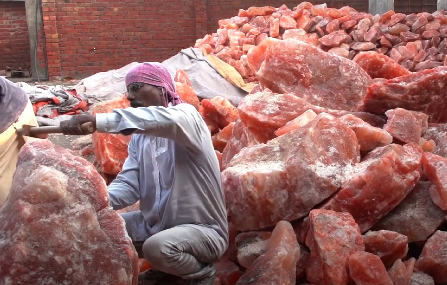 800 millions de livres de sel de l&#039;Himalaya sont extraites chaque année