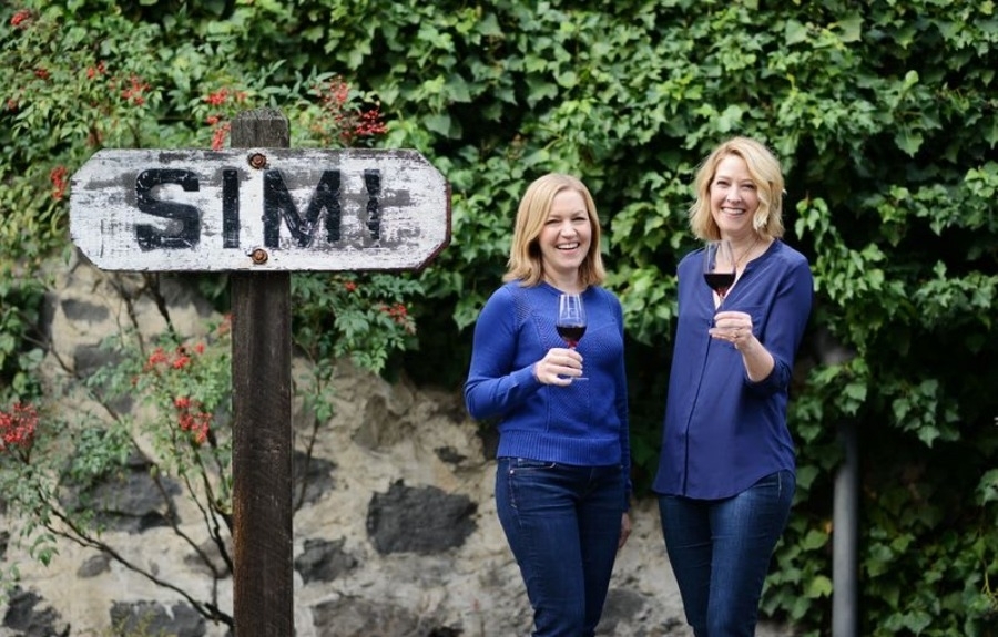 La directrice des vignobles, Lisa Evich, et la directrice de la vinification, Susan Lueker