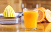 Le jus d&#039;orange idéal est pressé à chaque verre
