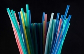 L&#039;Union européenne interdira plusieurs articles en plastique à usage unique, dont les pailles