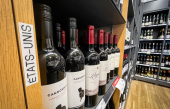 Les Canadiens boudent le vin américain: les importations chutent de 94%