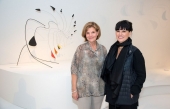 De gauche &agrave; droite : Liza Frulla, directrice g&eacute;n&eacute;rale, ITHQ, et Nathalie Bondil, directrice g&eacute;n&eacute;rale et conservatrice en chef, MBAM. Photo : Pierre Longtin. | En arri&egrave;re-plan : Alexander Calder (1898-1976), Little Spider [Petite araign&eacute;e], vers 1940, feuille de m&eacute;tal, fil de fer et peinture. National Gallery of Art, Washington, D.C., gift of Mr. and Mrs. Klaus G. Perls. &copy; 2018 Calder Foundation, New York / Artists Rights Society (ARS), New York / SOCAN, Montr&eacute;al. Photo courtesy National Gallery of Art, Washington