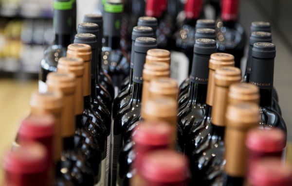 Entente avec l’Australie : le ministre Fitzgibbon promet aux vignerons québécois de «limiter les dégâts»