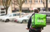 Les livreurs d&eacute;pendant des applications auront d&eacute;sormais un salaire minimum de de 20,88$/h