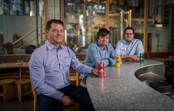 Sur la photo: Mathieu Gagnon-Oosterwaal (SC), Sebastien Paradis (BdN), and Nicolas Gagnon-Oosterwaal (SC)