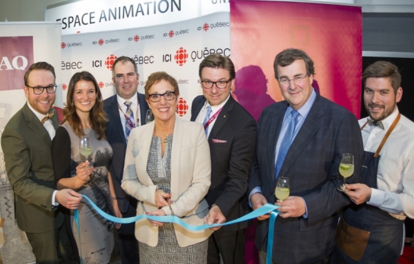 Vincent Lafortune, président-fondateur du SIVSQ; Jessica Harnois, sommelière et porte-parole du SIVSQ; François Bouffard, directeur de la restauration du Fairmont Le Château Frontenac; Catherine Dagenais, vice-présidente Stratégie commerciale et expérience client de la SAQ et co-présidente d’honneur du SIVSQ; Marc Villeneuve, vice-président Stratégies et Marketing Entreprises, Première vice-présidence Services aux entreprises, Desjardins et co-président d’honneur du SIVSQ; François Blais, Ministre de l’Emploi et de la Solidarité sociale et Ministre responsable de la région de la Capitale-Nationale et Patrice Plante, mixologue et porte-parole du SIVSQ lors de l’inauguration du Salon international des vins et spiritueux de Québec 2017