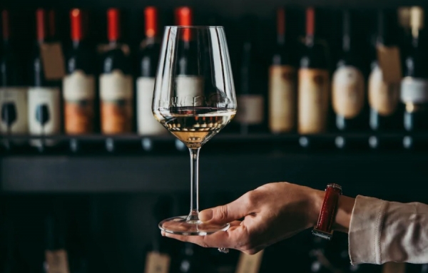 Les références de Philippe Lapeyrie sur les agences de vins en importation privée qui font la livraison chez vous