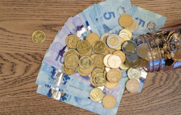 La Banque du Canada recommande aux détaillants de continuer à accepter l’argent comptant