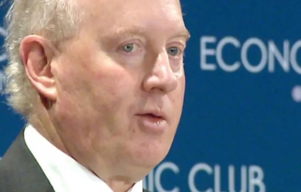 Les soci&eacute;t&eacute;s priv&eacute;es ont un r&ocirc;le &agrave; jouer dans la distribution d'alcool, selon Ken Hughes, conseiller du gouvernement Ford