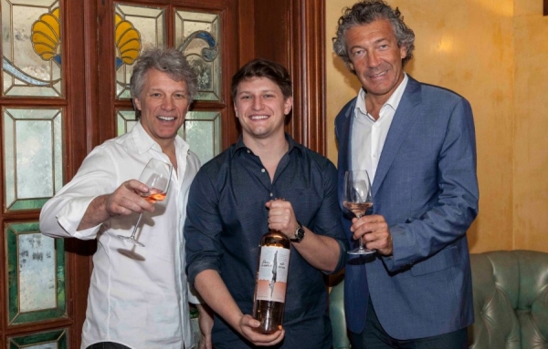 Le leader du groupe de rock Bon Jovi lance un rosé premium, avec Gérard Bertrand.