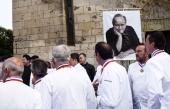 Des centaines de grands chefs rendent un dernier hommage à Joël Robuchon