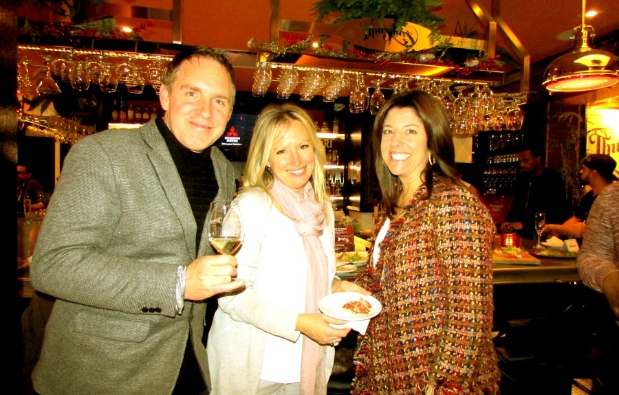 Marie-Claude Landry et Anne-Marie Romanin avec Sylvain Lucas, qui connait le marché des alcools au Québec, comme sa poche.