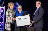 Liza Frulla, directrice générale de l’ITHQ, Jean-Paul Grappe, récipiendaire d’un diplôme honoris causa de l’ITHQ, Paolo Di Pietrantonio, président du conseil d’administration de l’ITHQ/Crédit-photo : Jean-Philip Lessard, photographe
