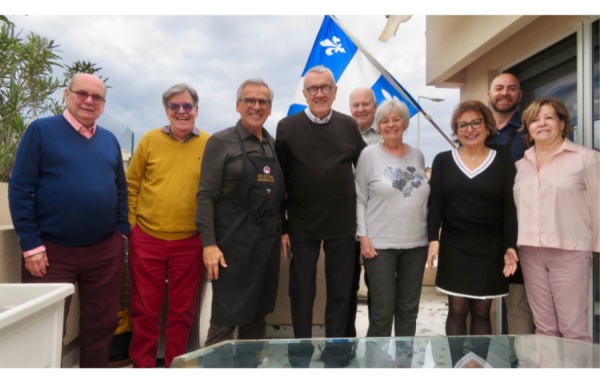 Les joyeux lurons de ces agapes hivernales à Nice sont Michel Duplessis, André Rondeau, Jean Chouzenoux, Guy Morand, Robert Gillet, Francine Labrecque, Marlène Nourcy, Tarek Ibrahim et Christiane Filteau