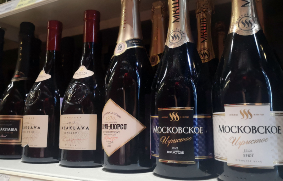 Étiquetage du champagne en Russie: Moët Hennessy se résigne à appliquer les nouvelles règles