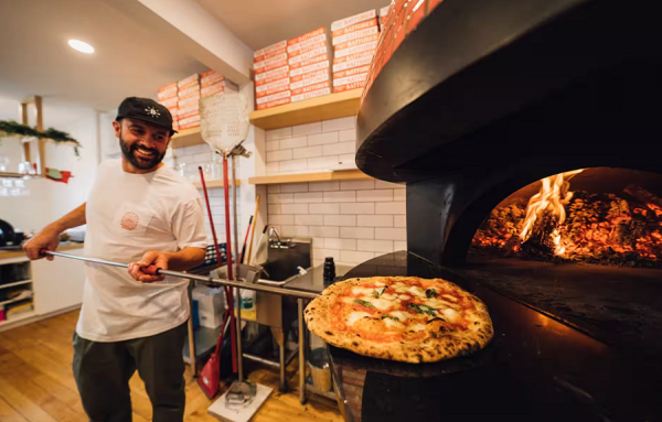 Frank April, ex-champion de planche &agrave; neige, maitenant restaurateur