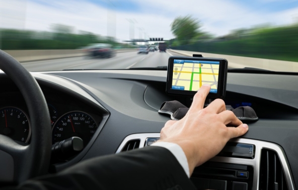 GPS et cellulaire en main au volant sont ill&eacute;gaux