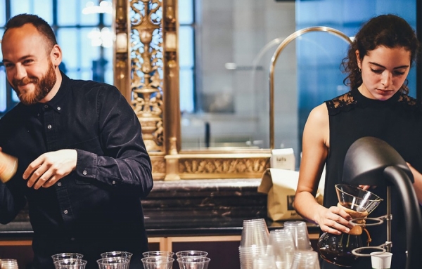 Déconfinement: les bars ont enfin le feu vert!