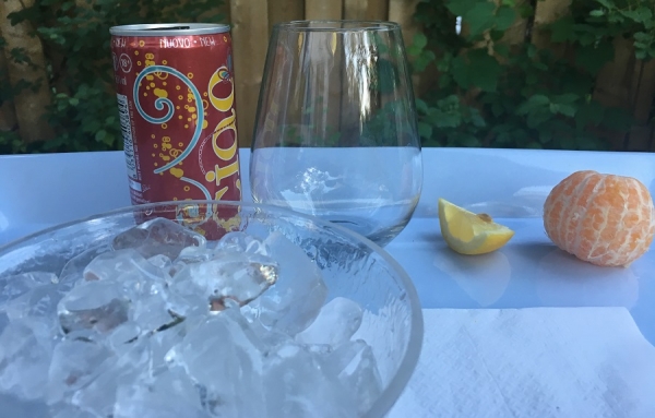 CIAO bella ou CIAO bello, elle se sirote pour nous rafraîchir