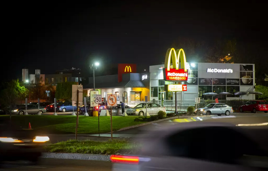 Des géants du fast-food refusent les pourboires par carte