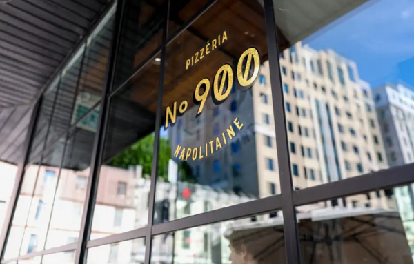 Pizzéria Napolitaine No 900 a ouvert une succursale à Lyon et une autre plus récemment à Toronto